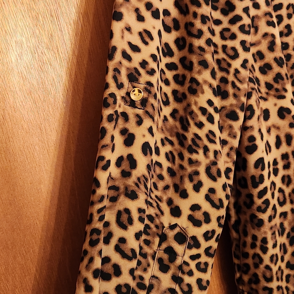 XXL Charter Club animal print button front shirt with rool tab sleeves like new - Picture 4 of 10